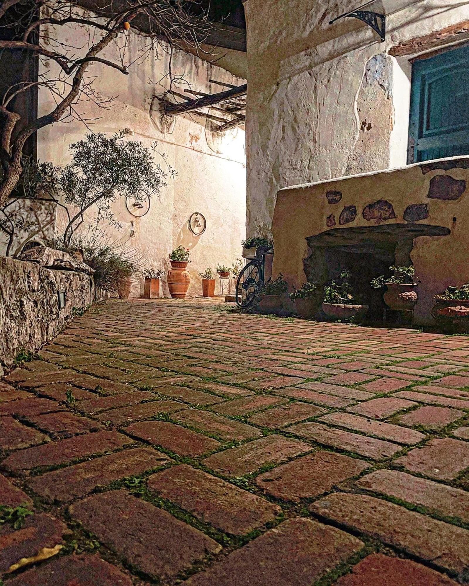 B&B Corte San Lussorio Oliena Exterior photo