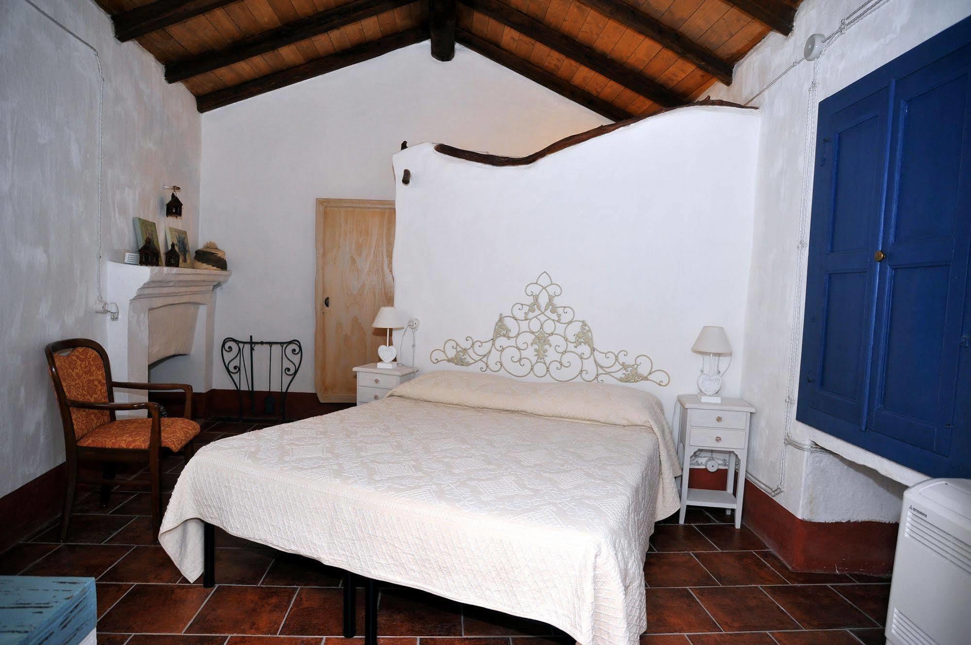 B&B Corte San Lussorio Oliena Exterior photo