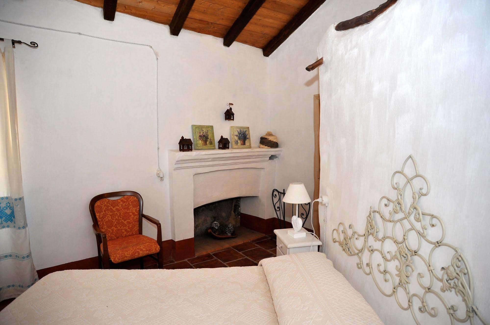 B&B Corte San Lussorio Oliena Exterior photo