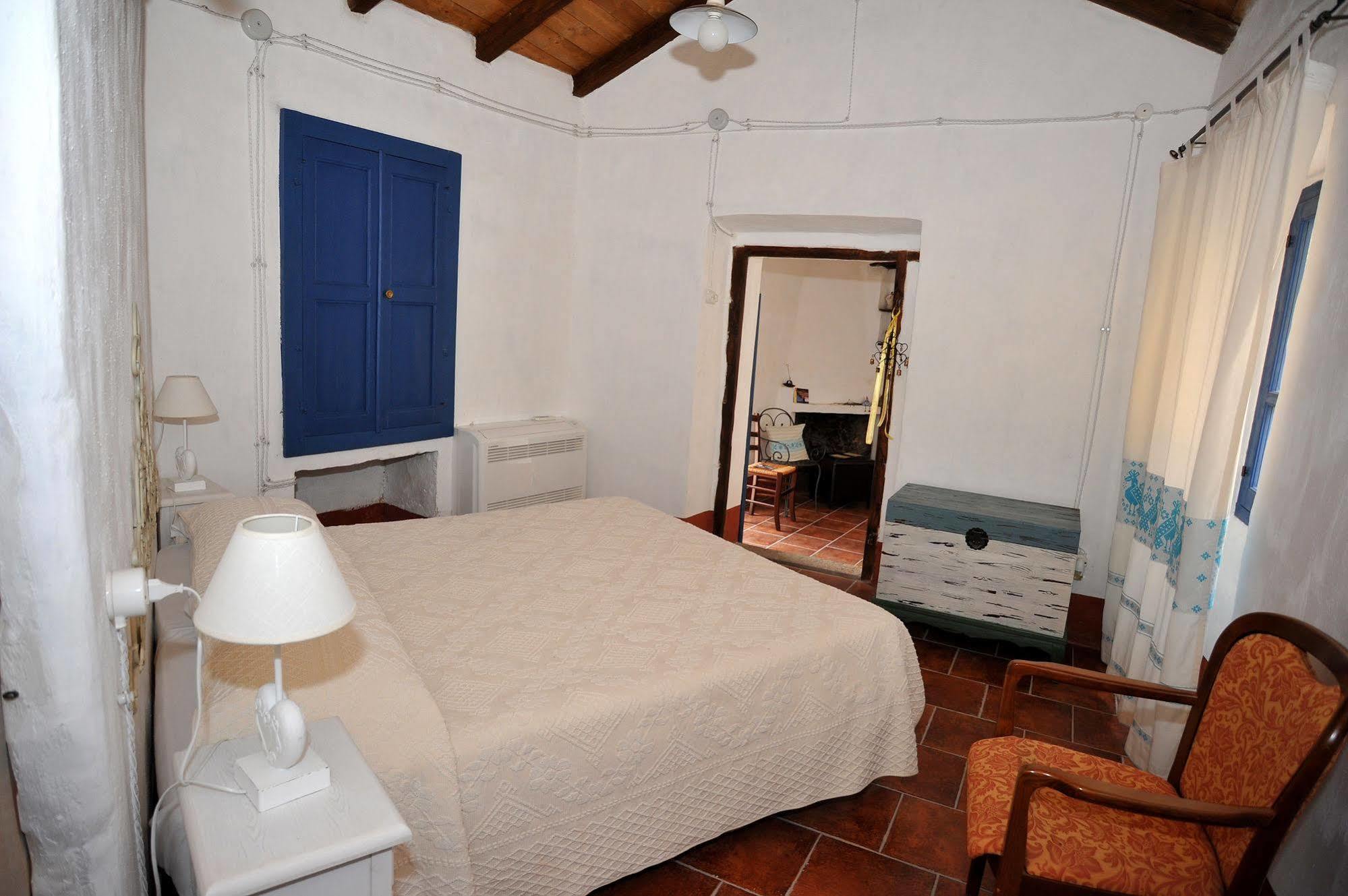 B&B Corte San Lussorio Oliena Exterior photo