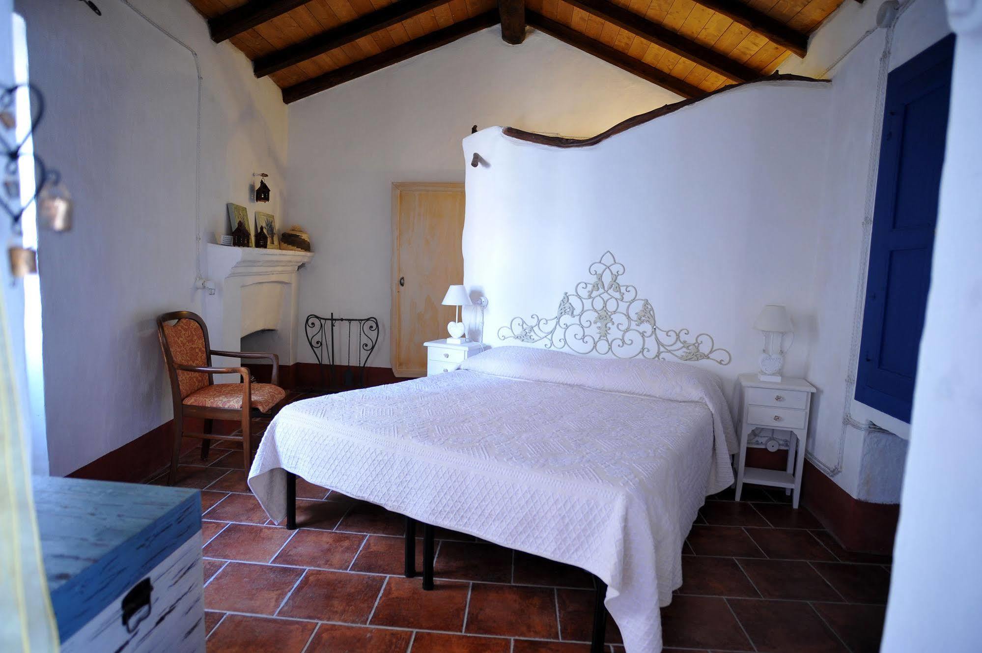 B&B Corte San Lussorio Oliena Exterior photo
